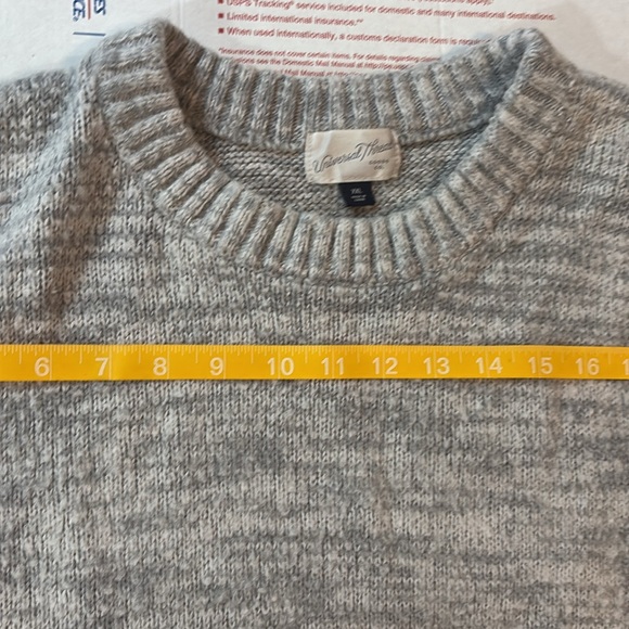 SWEATER LIGHT WEIGHT AND READY FOR LAYERS HAPPY POSHING 🥳🥳🥳 - Picture 2 of 5